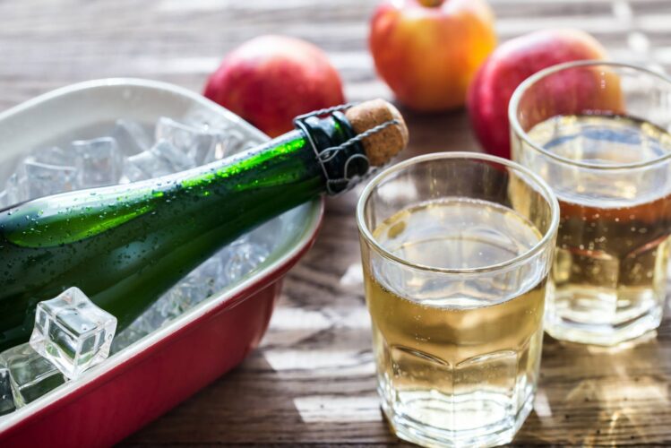 Homemade Sparkling Cider: Apple Champagne Recipe